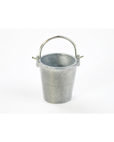 Ведро металлическое в масштабе 1/16