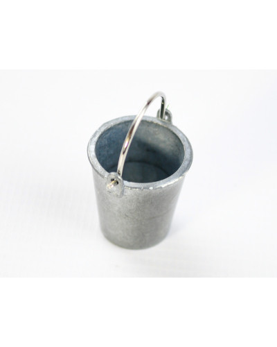 Ведро металлическое в масштабе 1/16