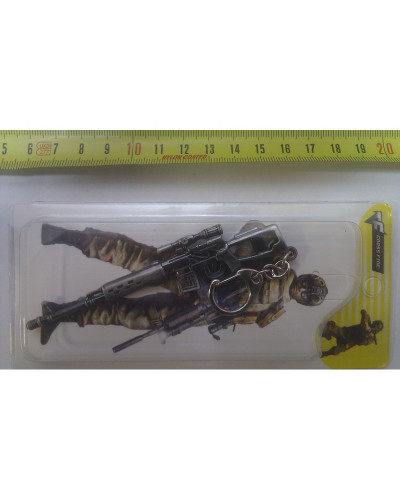 Брелок-сувенир автоматы из металла серии "Cross Fire" М16, FAMAS