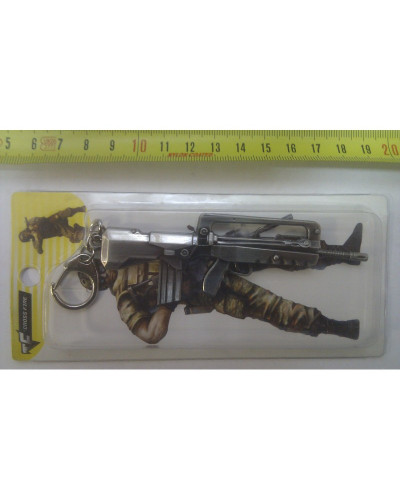 Брелок-сувенир автоматы из металла серии "Cross Fire" М16, FAMAS
