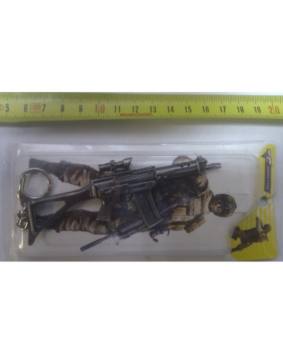Брелок-сувенир автоматы из металла серии "Cross Fire" М16, FAMAS